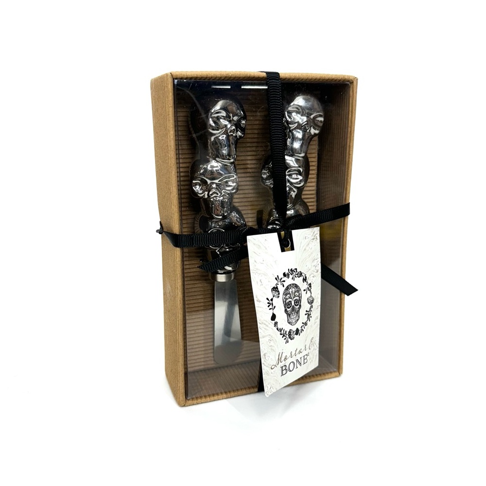 Mortar & Bone Pair Of Skulls Handle Spreaders Metal Halloween Serveware New NIB